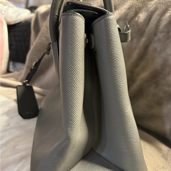 Prada - Picture 8 of 17